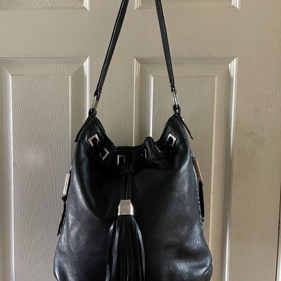 B Makowsky black leather bucket drawing string medium shoulder bag tasse… - Picture 2 of 13